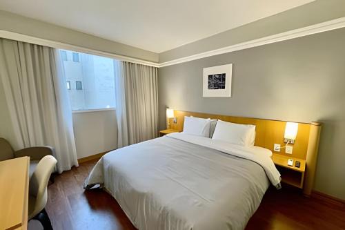 Flat particular no hotel Slav. Downtown c/vaga