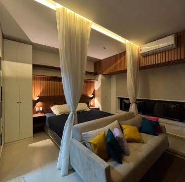 Flat Tropical Executive Hotel