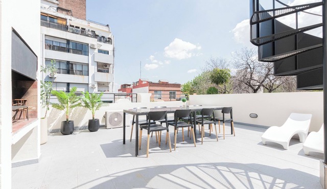 Fliphaus + Soho Vibes 'C' - 4 Bd Pool & BBQ