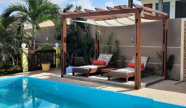 Fully air-conditioned house with 4 suites on the beach near Guarajuba.