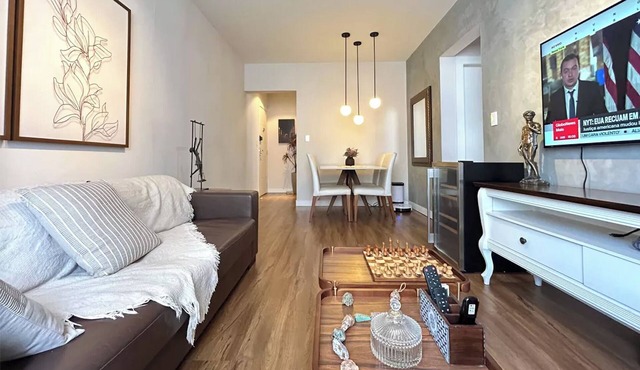 Fully furnished apartment in a prime area of Florianópolis, near Beiramar.