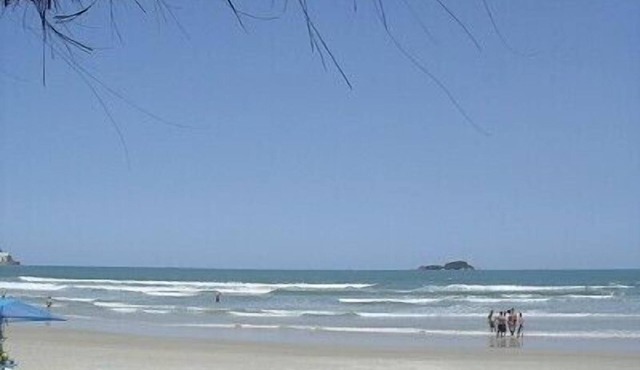 FULLY REFURBISHED FIT - 50m FROM THE BEACH