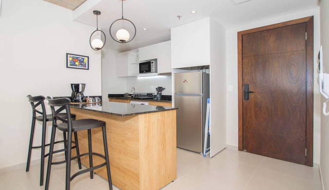 Furnished 2BR BBQ, Pool & Gym King Bed