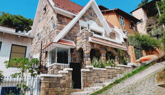 Gorgeous 4-bedroom house with AC in vibrant Copacabana-Rio de Janeiro