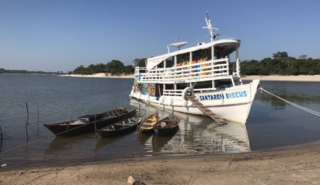 Gorgeous converted fishing vessel in Alter do Chao