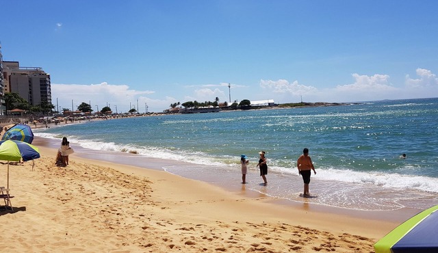 Great apt. ten steps from Areia Preta beach with complete leisure area