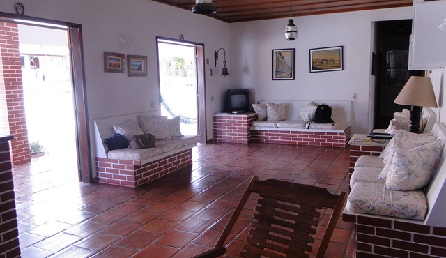 Great beach house, pool, barbecue, just 150 meters from Lagoa