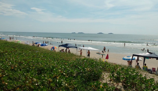 Ground floor apartment with three bedrooms 100 meters from the sea.