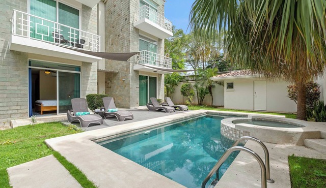 Ground-Floor Condo, Direct Pool Access