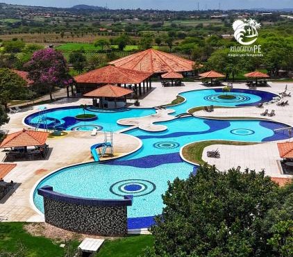 Ground floor flat with two suites (up to 8 people) at Canarius Resort in Gravatá