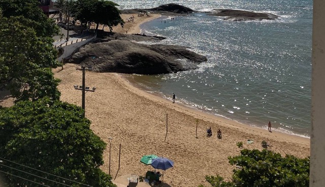 Guarapari Centro - Praia das Castanheiras Beach Front Air Conditioning and Wi-Fi