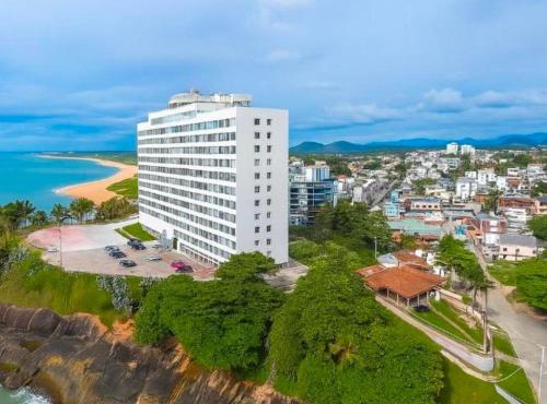 Guarapari com elevador, reformado, Wi-Fi, TV com Smart, vista livre e estacionamento