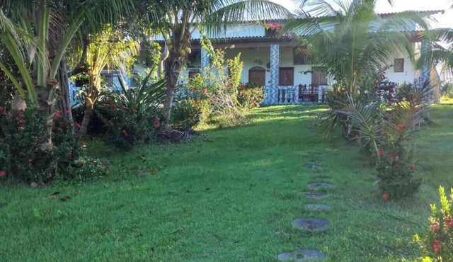 Guesthouse facing Silves, 5 minutes from the bus terminal, with river access.