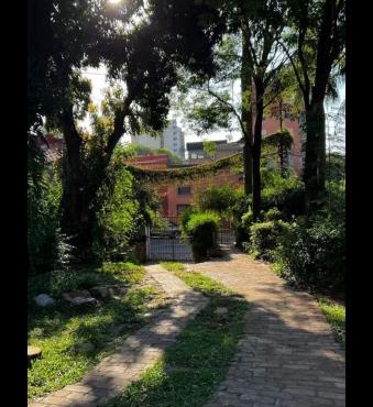 Habitación para 4 en el centro de Asunción con piscina e inmenso jardín