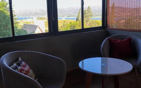 Hermosa casa con vista al lago