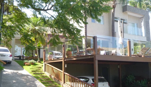 High Luxury House in Escarpas Lago 7 suites in front of the Cooper track