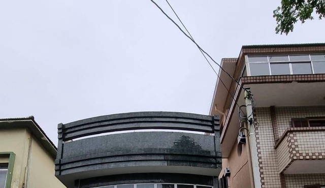 High superimposed house with 03 rooms and all with suites