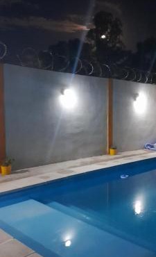 hogar entre montañas
