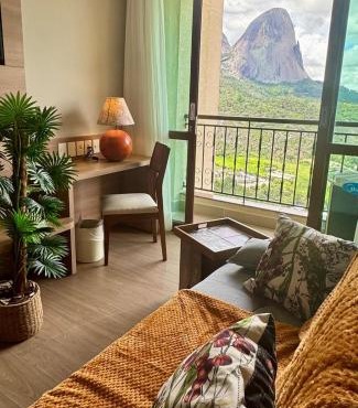 Hospede-se com charme e a melhor vista de Pedra Azul!