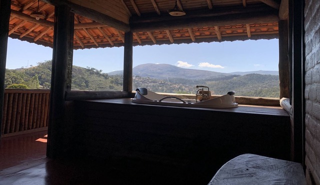 Hot tub and a unique view of the Arraial and the Park within the Alto da Colina Reserve
