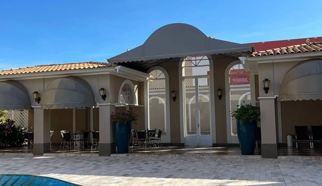 Hotel Oeste Plaza