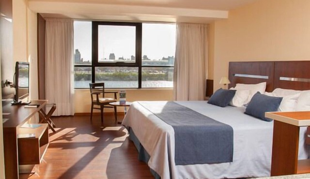 Hotel Puerto Amarras