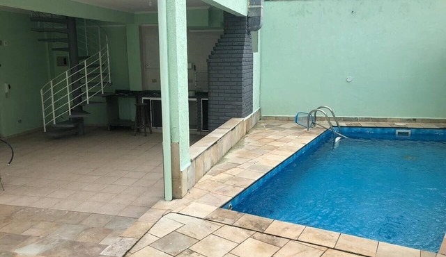 HOUSE 2 BLOCKS FROM THE SEA