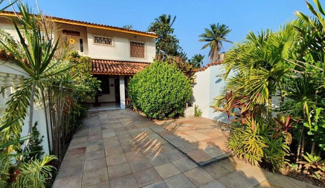 House (B) 3/4 100m from the beach, garage, suite, patio in the center of Itaparica
