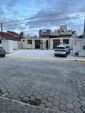 House Box 06 a 950 mt do mar, ar- condicionado, TV smart, cozinha privativa