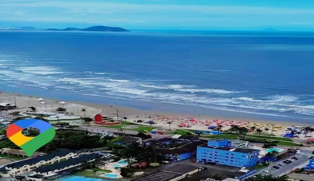House in a gated community, 3 minutes walk from the beach, with air conditioning in the suites.