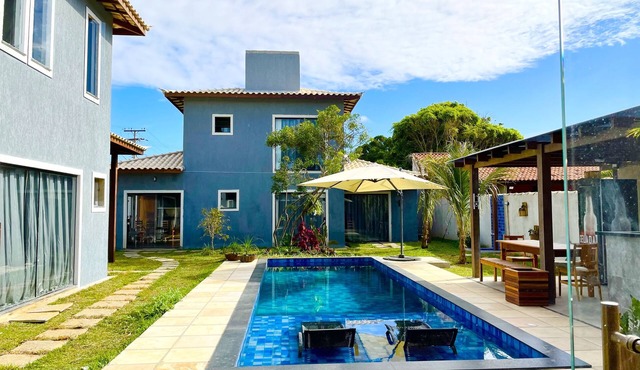 House in Búzios, 6 suites, beachfront, well located and brand new.