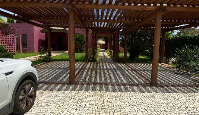 House in Interlagos, with double lot, swimming pool, barbecue and beautiful garden.