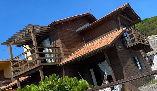 House in Itapirubá SC, 50 m from the sea with sea view.