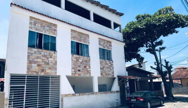 House on the beach in the center of Marataízes, with a small pool, pets allowed.