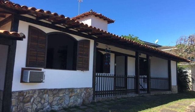 House two blocks from the beach in a gated community, 5 bedrooms, Manguinhos, Búzios.
