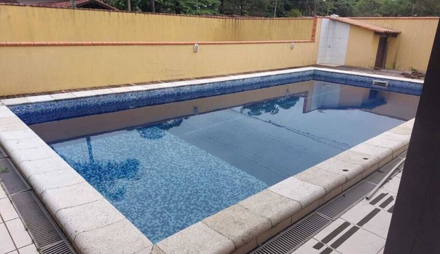 House with swimming pool, barbecue and court, located one block from the sea.