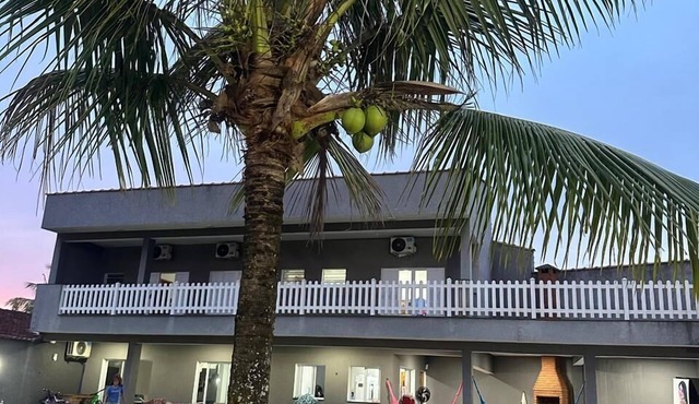 House with a large and cozy pool, with space for the whole family, 100m from the beach.