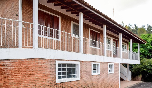 HOUSE WITH ALEGRE VIEW IN ÁGUAS DE LINDOIA.