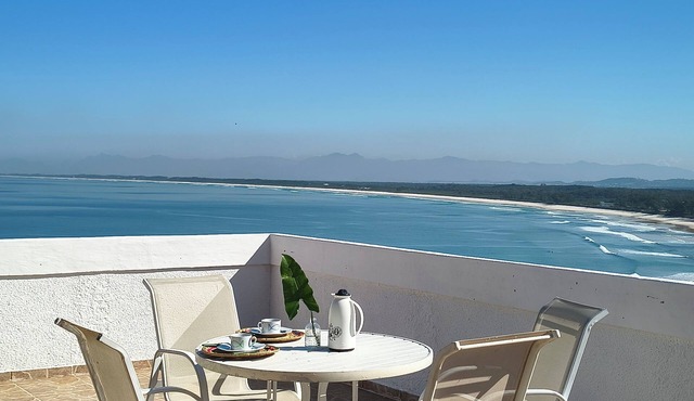 House with beautiful sea view, 5 minutes from the beach and trails of Barra de Guaratiba