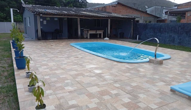 House with pool 1000 meters from Praia Brava