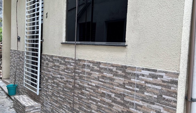 House with ensuite bathroom in a good location.