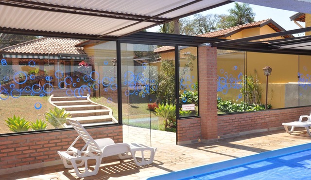 House with heated pool and retractable ceiling for lodging in Brotas.