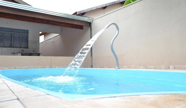 HOUSE WITH HEATED POOL Solar, air conditioning, Wi-Fi, and TV with Netflix! Sleeps 13 people