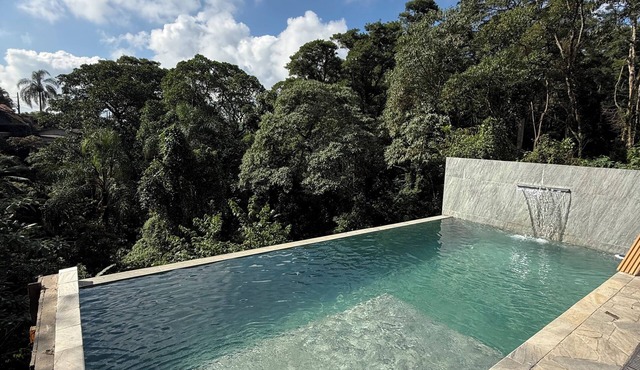 House with infinity pool in Serra de Cantareira