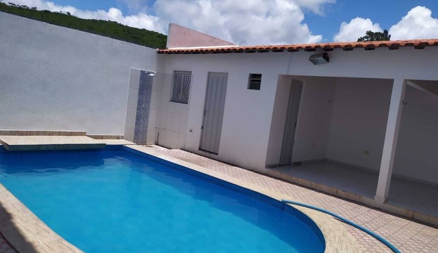 House with leisure area, barbecue and swimming pool. In the center near the cable car