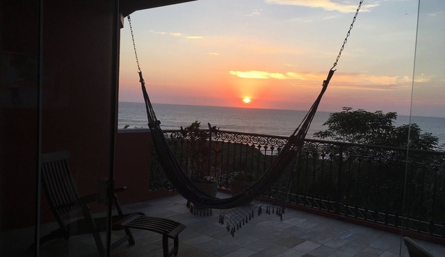 House with panoramic views of Praia do Rosa, 250 meters from the sea.