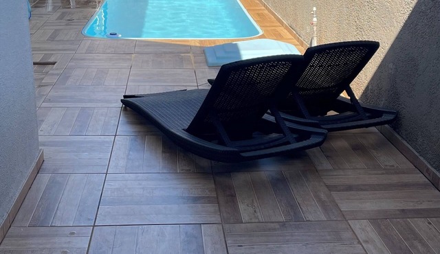 House with pool and barbecue for up to 11 people