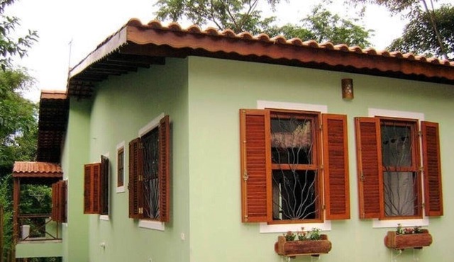 House with pool, barbecue, gourmet area. Close to beaches and waterfalls.