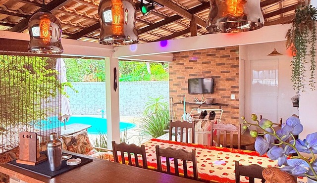 House with pool, party lighting 5 minutes from Beto Carrero and 5 minutes walk to the beach