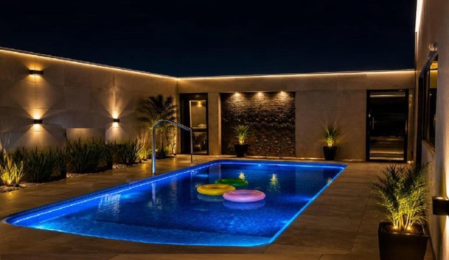 House with Pool in BH for Groups and Families